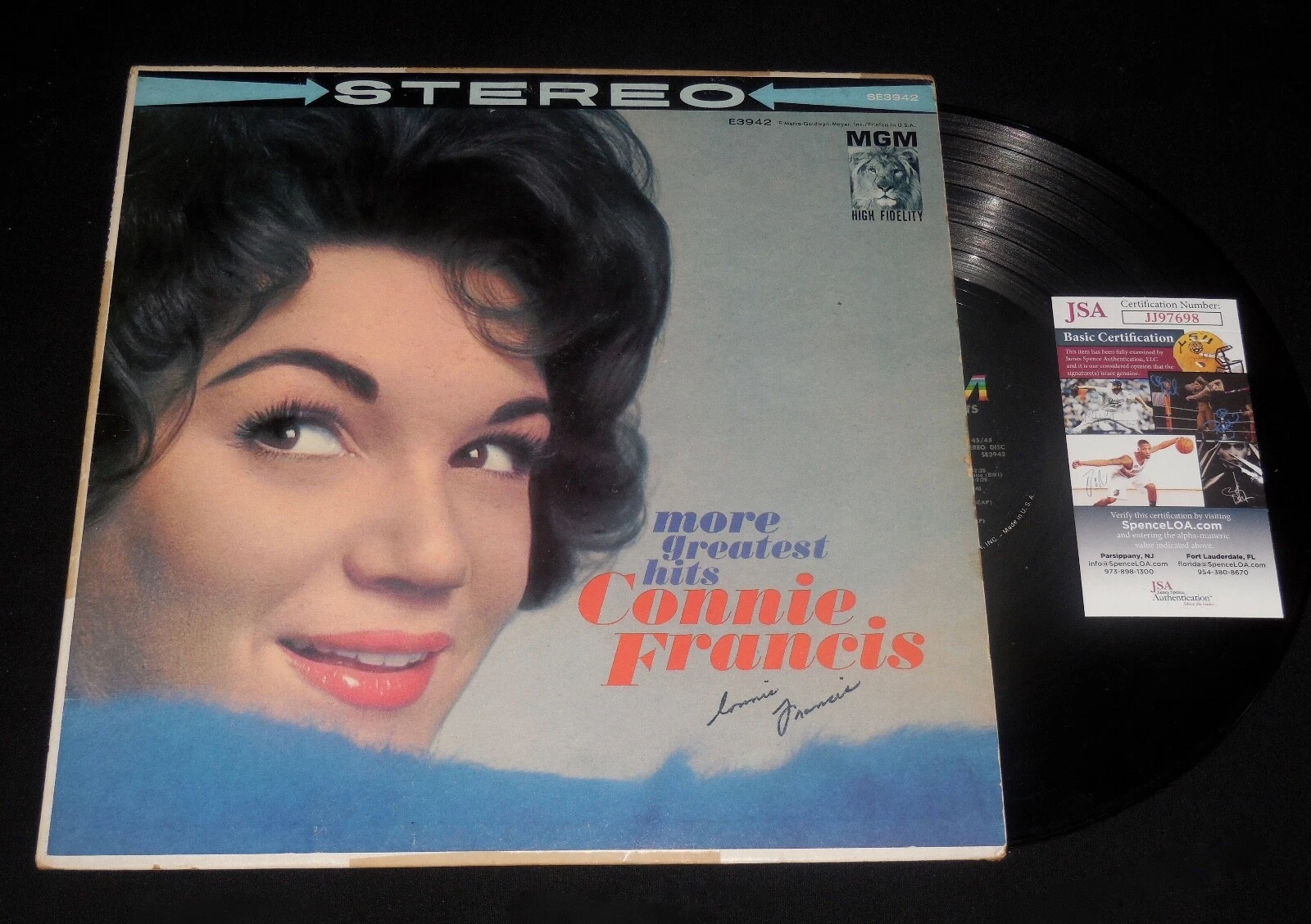 CONNIE FRANCIS AUTOGRAPHED RECORD ALBUM (GREATEST HITS) - JSA COA!