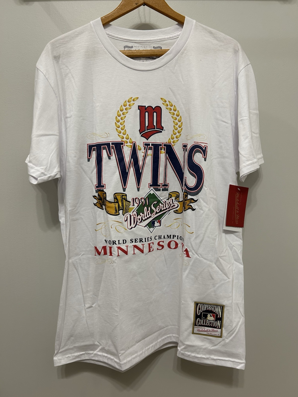 Minnesota Twins Mitchell & Ness MLB L Large Shirt Distressed Retro Logo NWT
