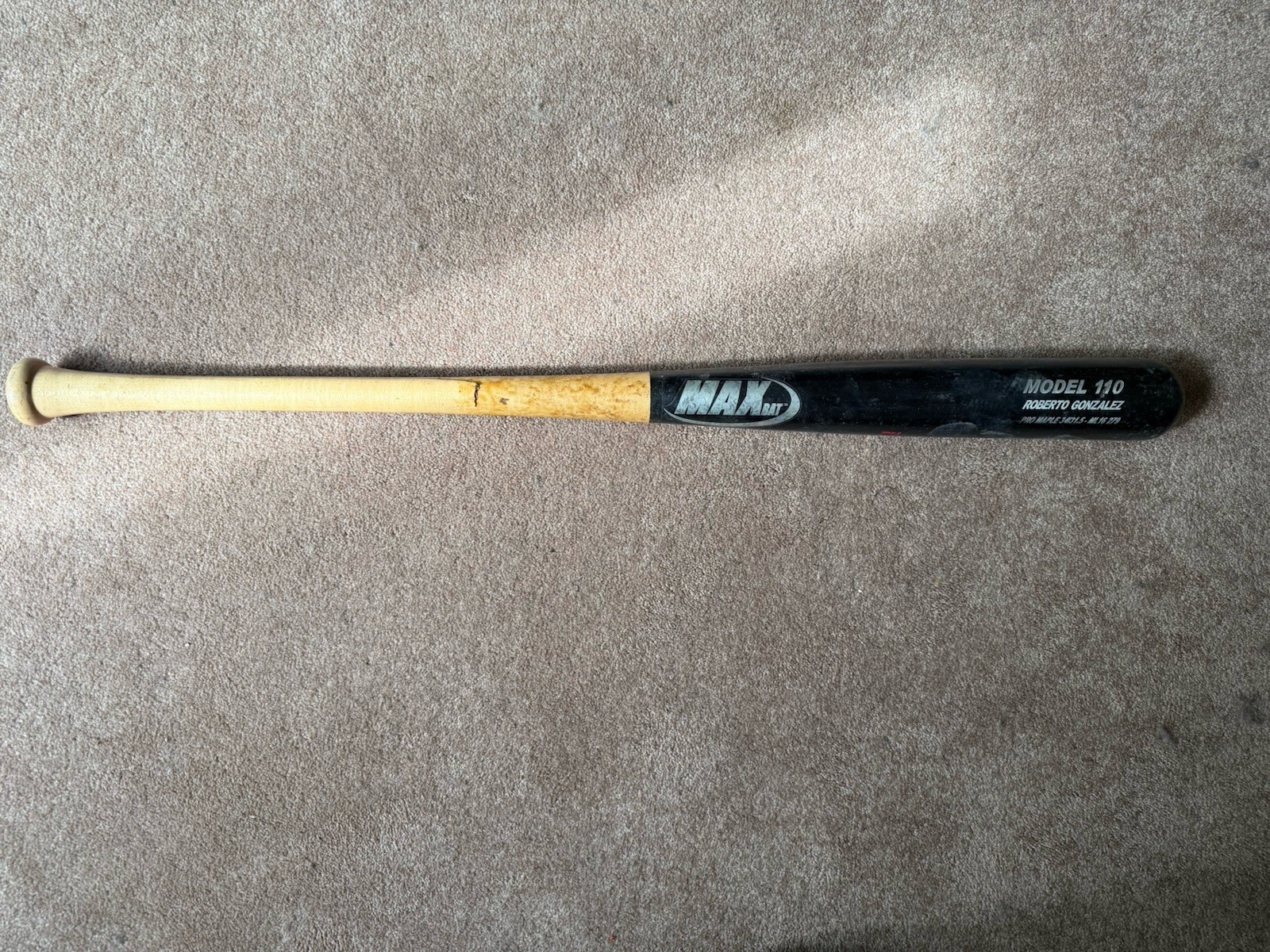 Roberto Gonzalez Game Used Cracked MaxBat Model 110 Pro Maple 34