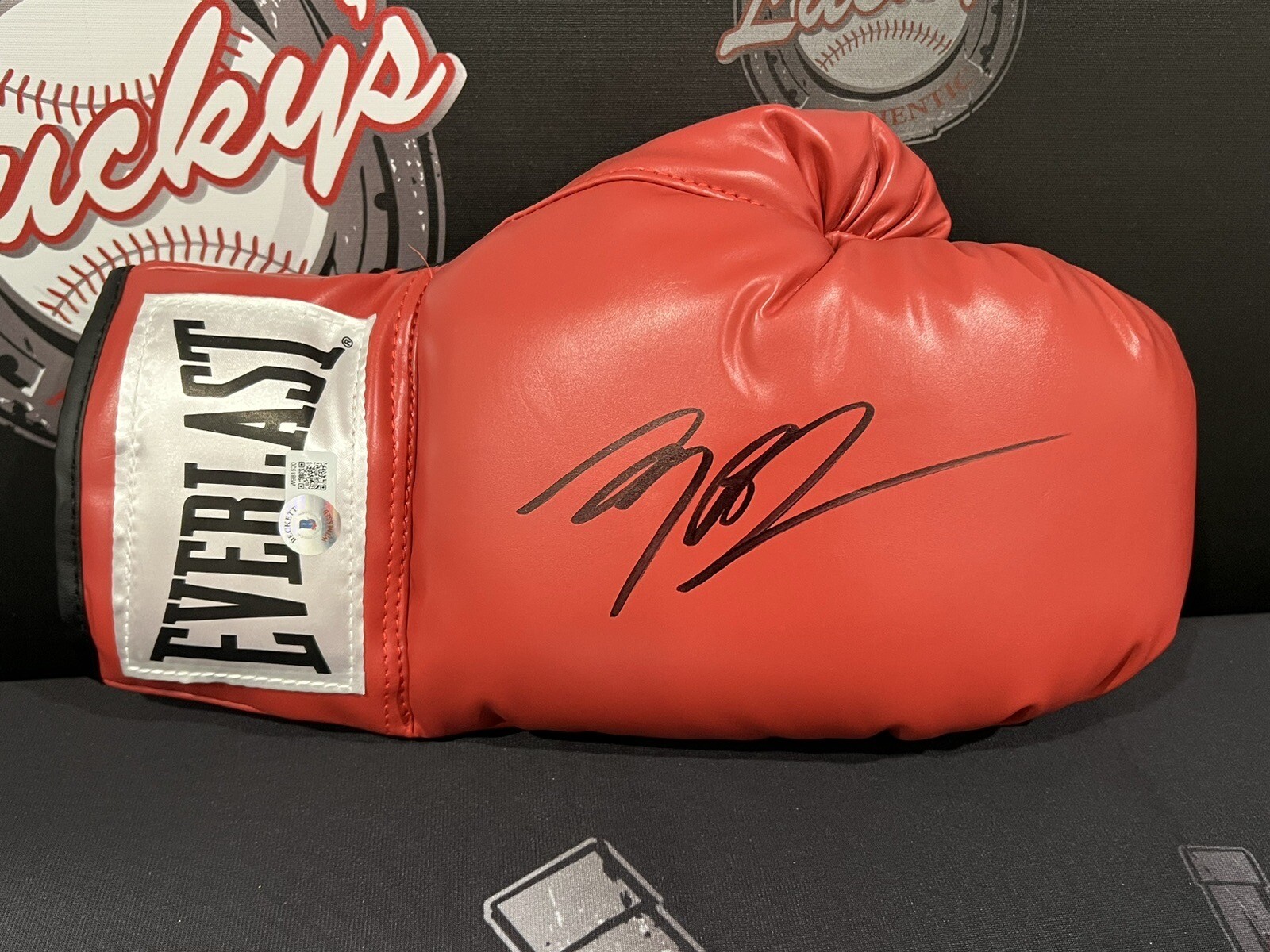 MICHAEL B. JORDAN SIGNED AUTO RED EVERLAST BOXING GLOVE BECKETT WITNESS BAS COA COLLECTIBLE MEMORABILIA
