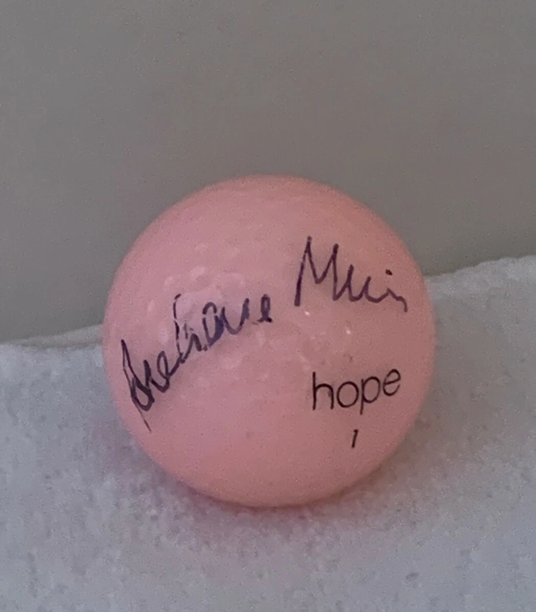 Azahara Munoz signed Pink Wilson Hope Golf Ball autographed LPGA Spain