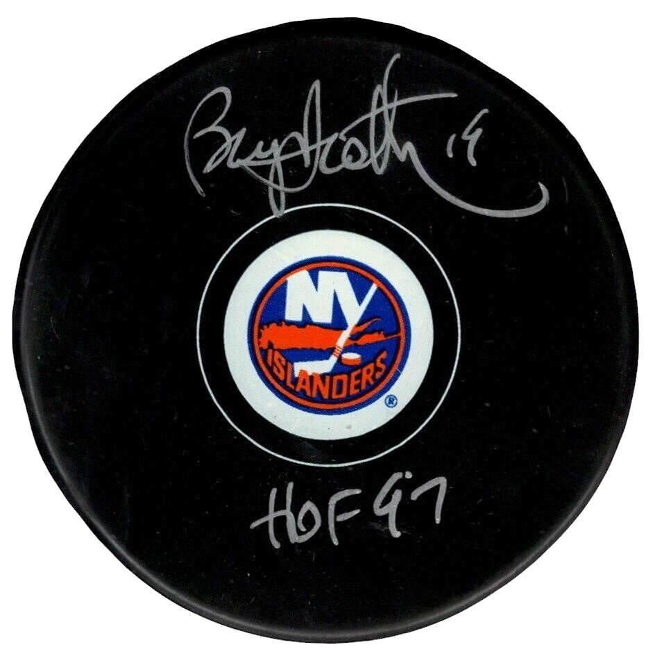 Bryan Trottier Signed Islanders Puck w/ HOF 97 Beckett Witness BAS COA
