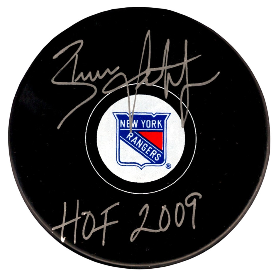 Brian Leetch Signed New York Rangers Puck w/ HOF 2009 Beckett Witness BAS COA